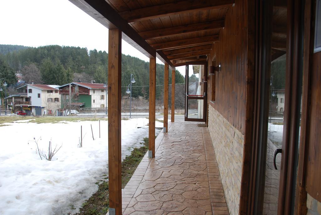 Guest House Caracas Lorica Eksteriør bilde