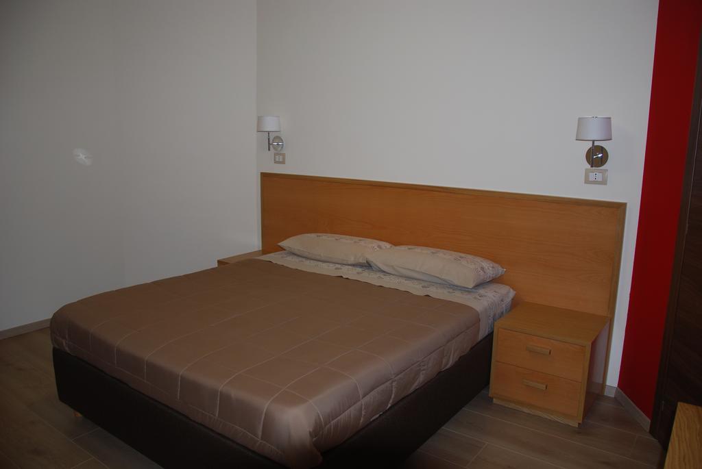 Guest House Caracas Lorica Eksteriør bilde